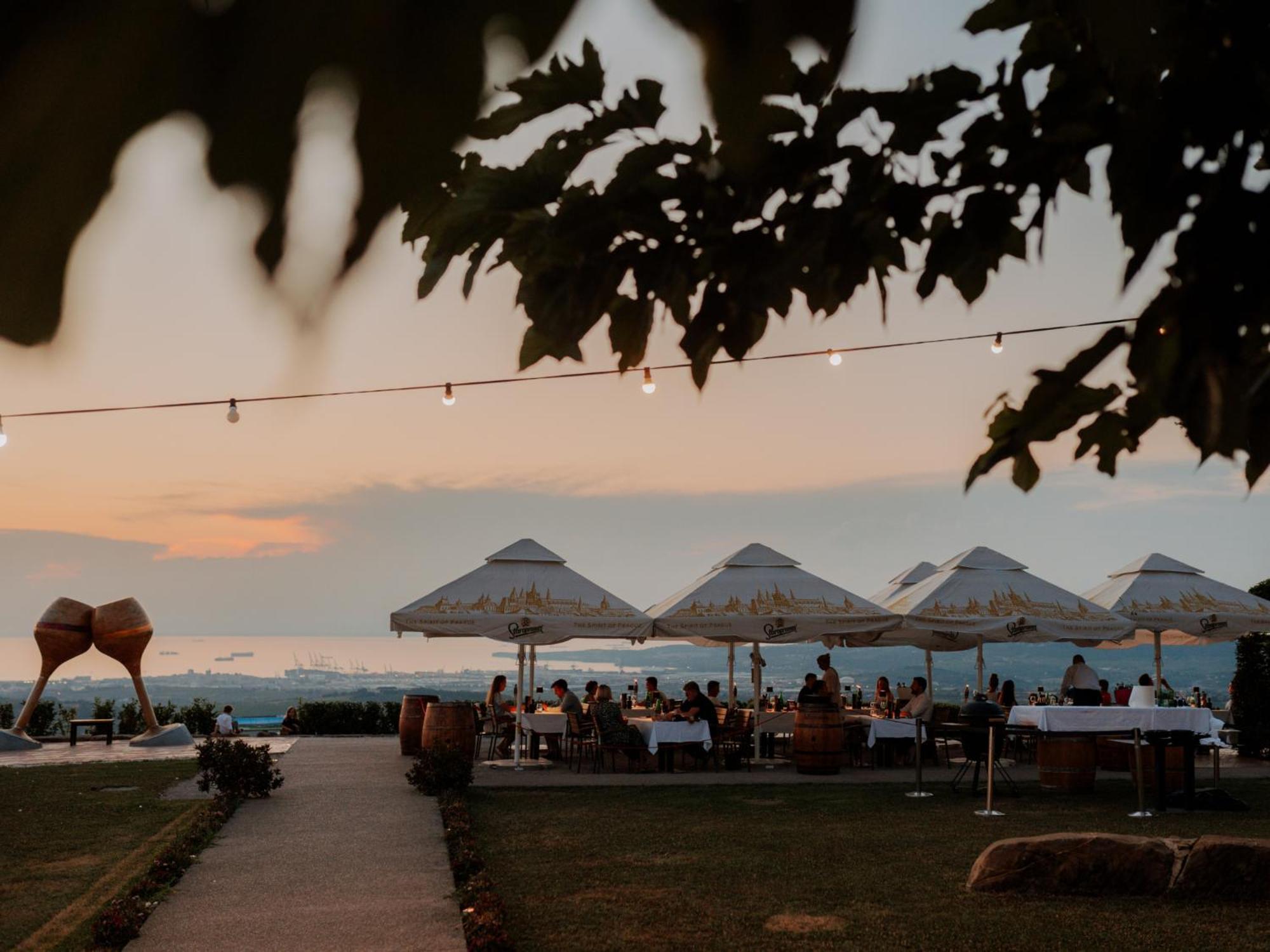 Wine Paradise - Glamping Resort Marezige Exterior foto